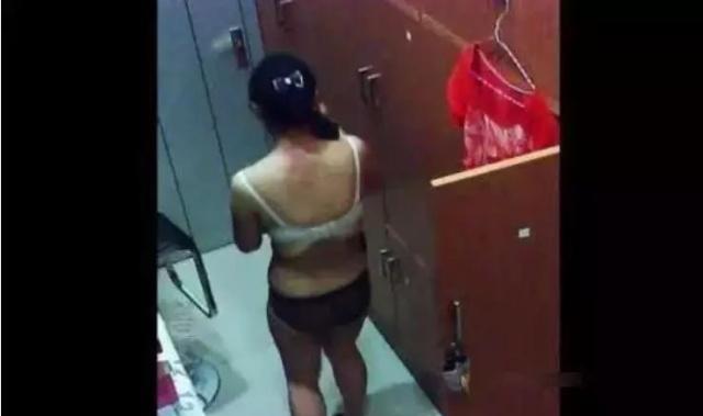 裙底*拍偷**已成产业链：*拍偷**摄影师自称“大师”带徒弟，会员说暗语