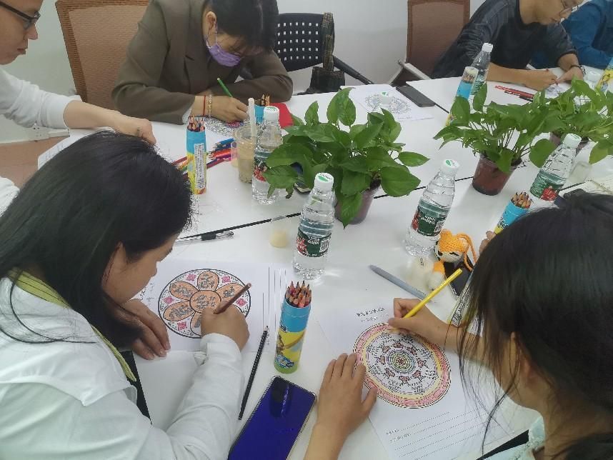 曼陀罗心理绘画分享,曼陀罗心理绘画沙龙