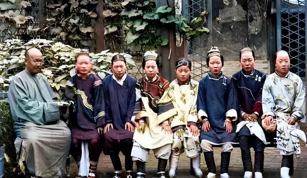 日军当着国军的面杀俘虏,日军侵华兽行