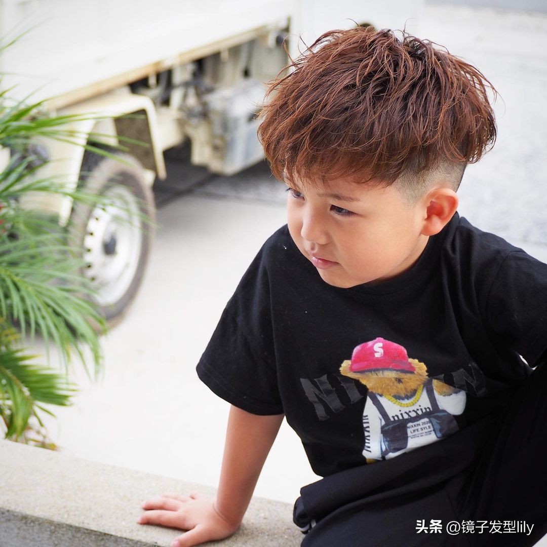 新帅气小男孩发型14款,两边剃光的最帅气小男孩发型