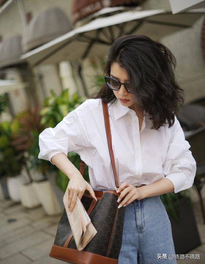 高领衫怎么搭配外套更好看,风衣半高领针织衫搭配