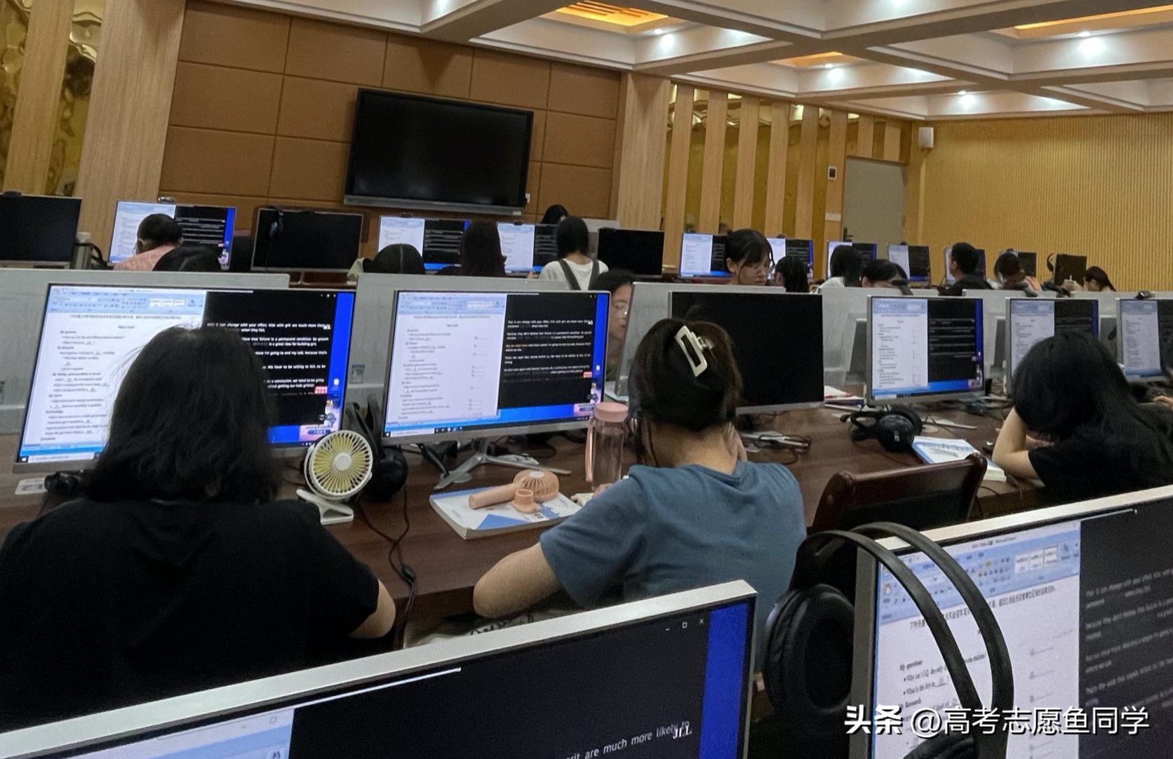 本科女孩子就业前景好的十大专业,适合理科女生报考的热门高薪专业