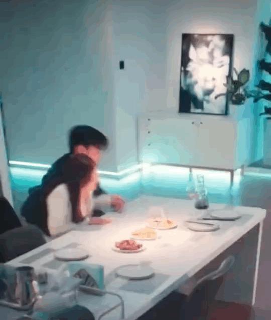 出卖？借戏揩油？捞金无度？牺牲清白？娱乐圈的“疯狂”不止于此