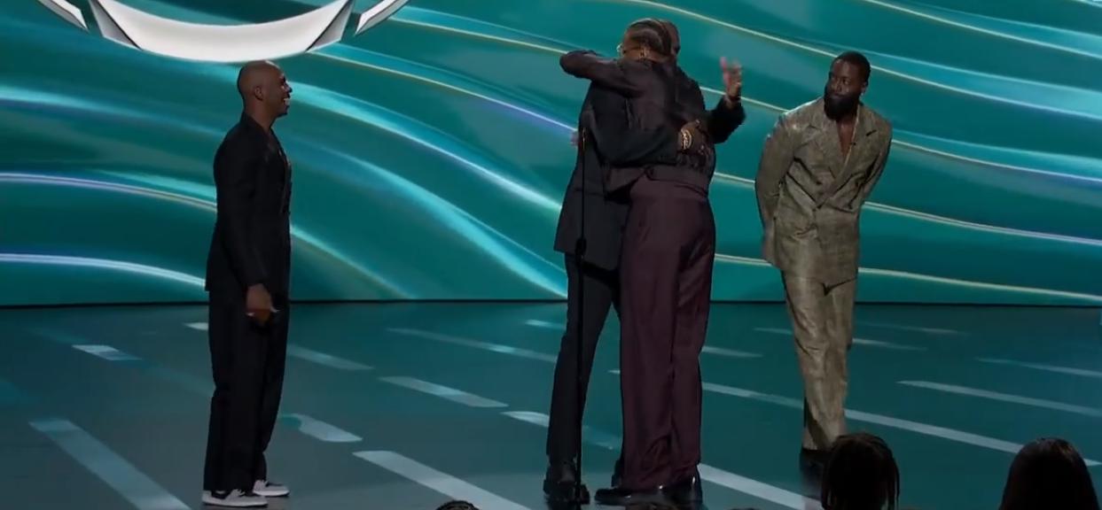 大佬!香蕉船兄弟ESPY颁奖重聚,安东尼致辞詹皇韦德保罗站着如喽啰