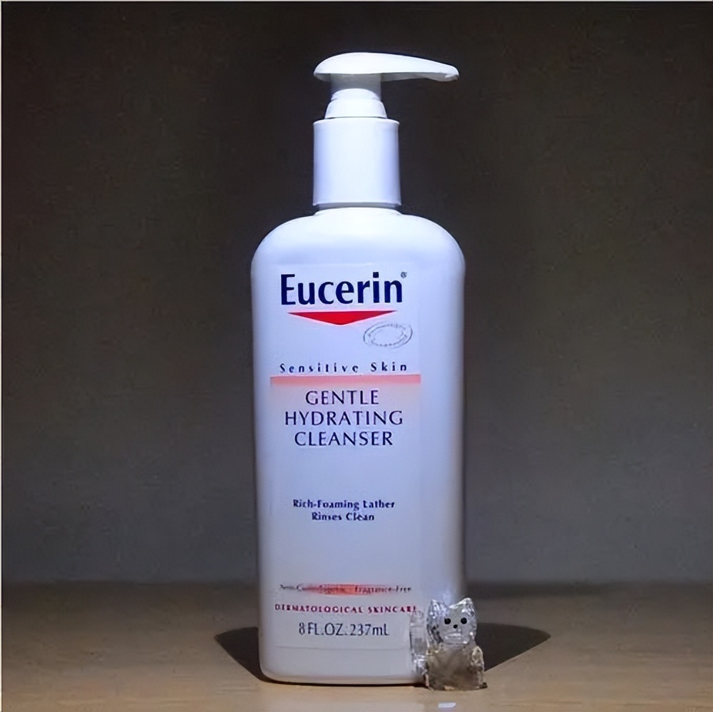 有哪些洗面奶可以让皮肤越洗越白,美白洗面奶保湿改善皮肤