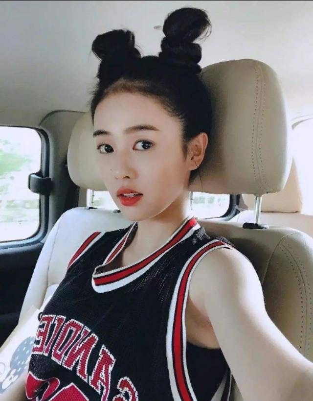 白鹿多少岁签约于正,白鹿学历于正