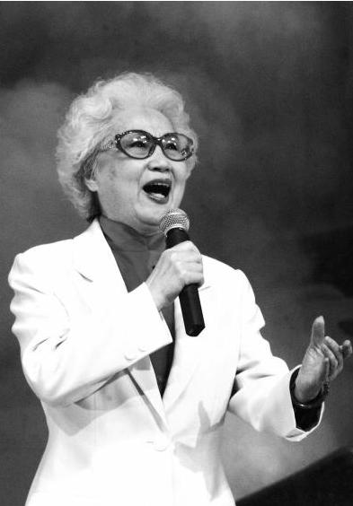 *小平邓**烟瘾大，晚年被女儿“管制”戒烟笑说：我这个人不自由啊