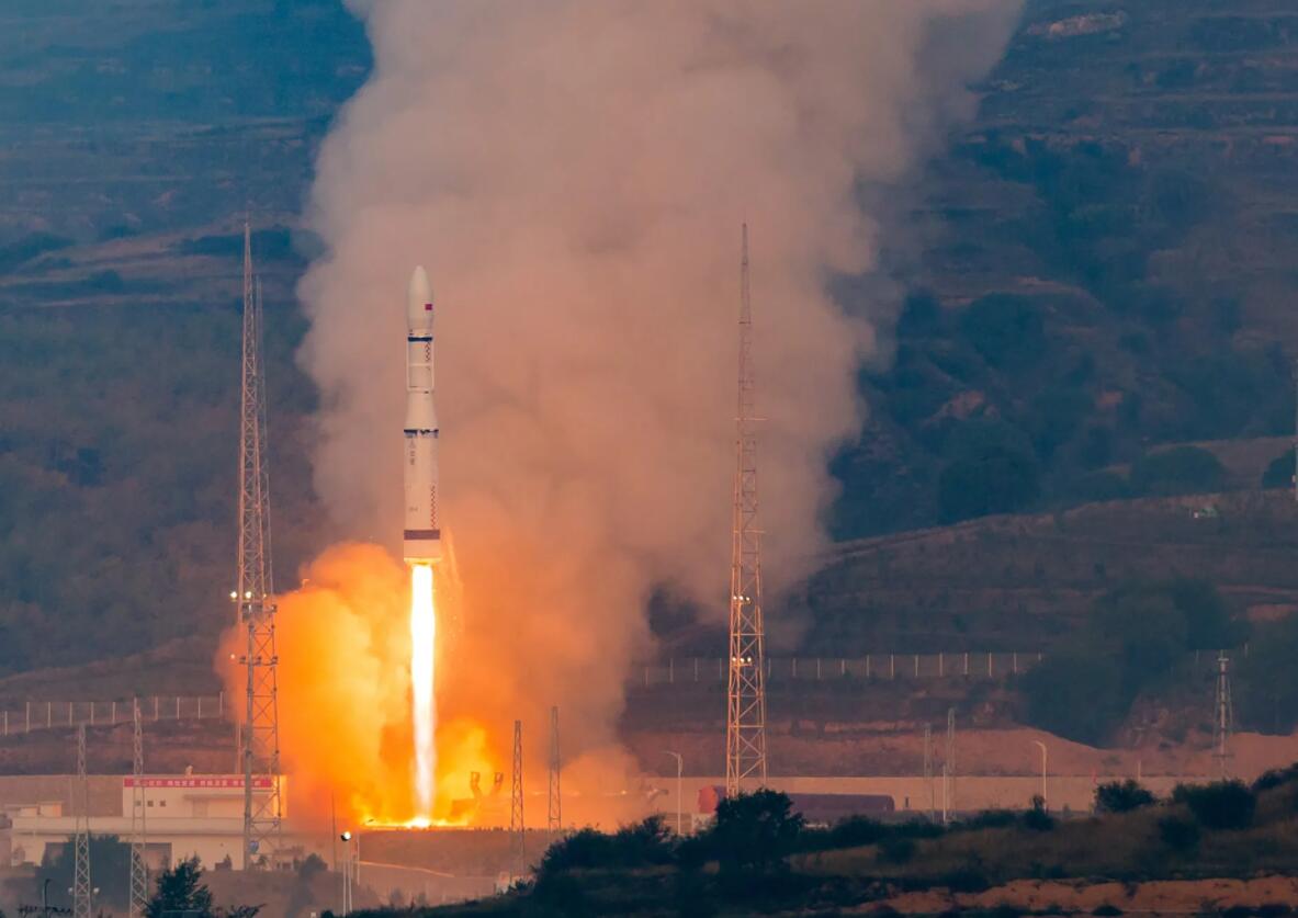 最新长征5号与重型猎鹰对比图,长征六号改型火箭