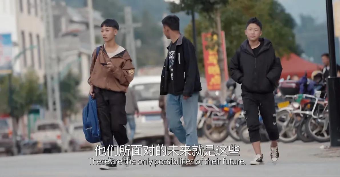 人生第一节诗歌课，让成长在诗情画意中光彩有爱