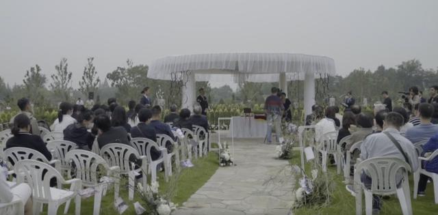 90后葬礼策划师让亲属跟逝者告别,葬礼策划师视频