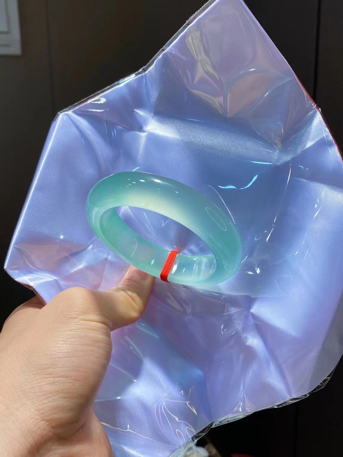 冰种天空蓝和蓝水翡翠哪个好,正冰天空蓝翡翠成品