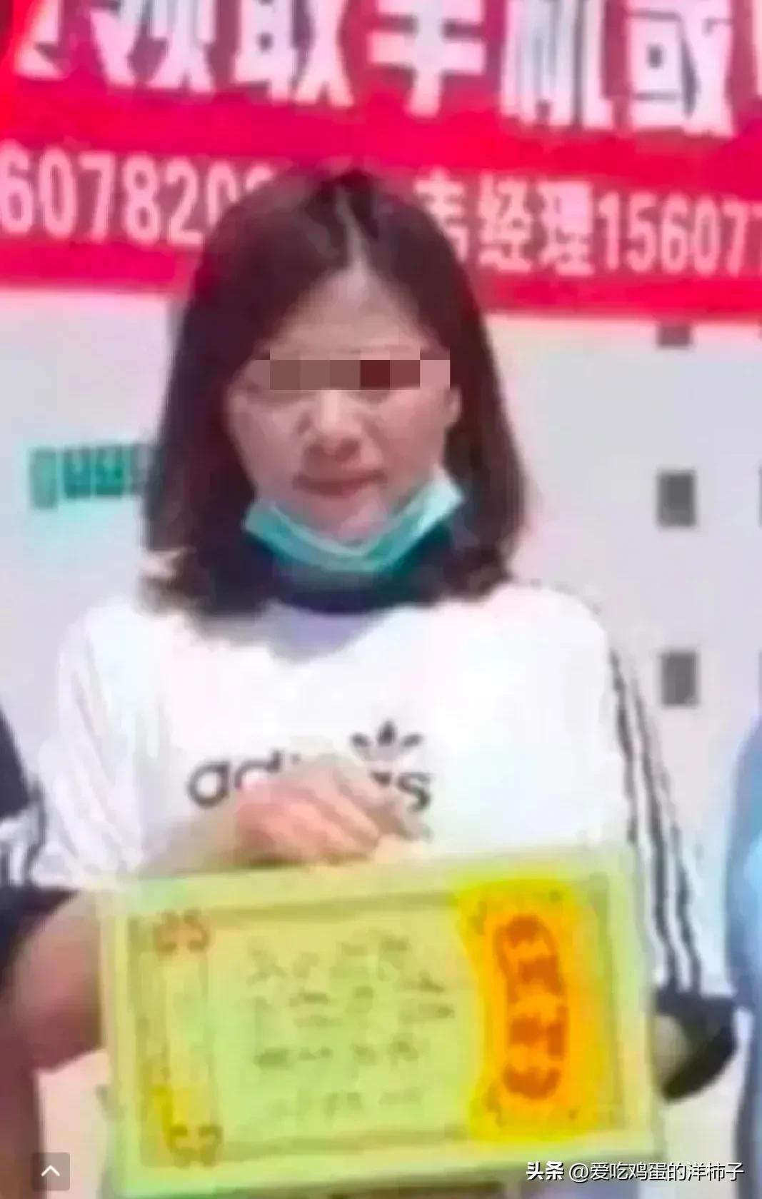 柳州梁局与情人聊天事件再添新照，难怪梁夫人心有不甘