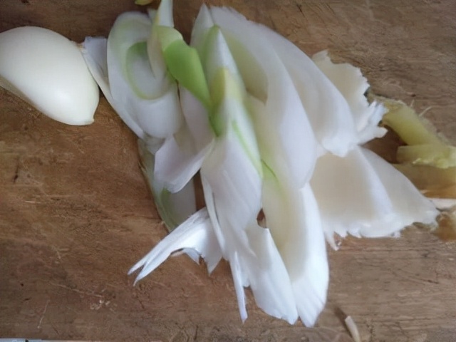 辣麻肠香炒菜做法,熏肠炒辣椒粉怎么做