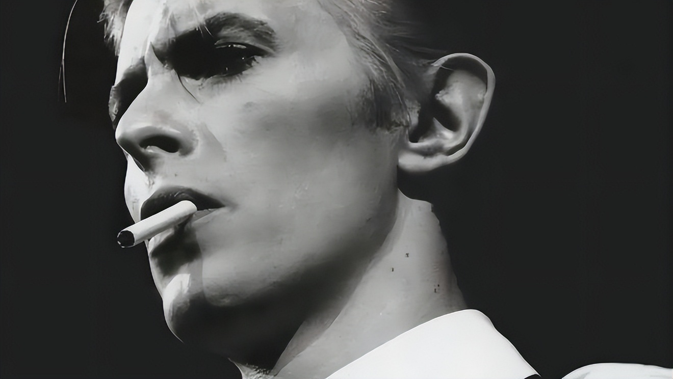 大卫鲍伊妆容,大卫·鲍伊年轻照片