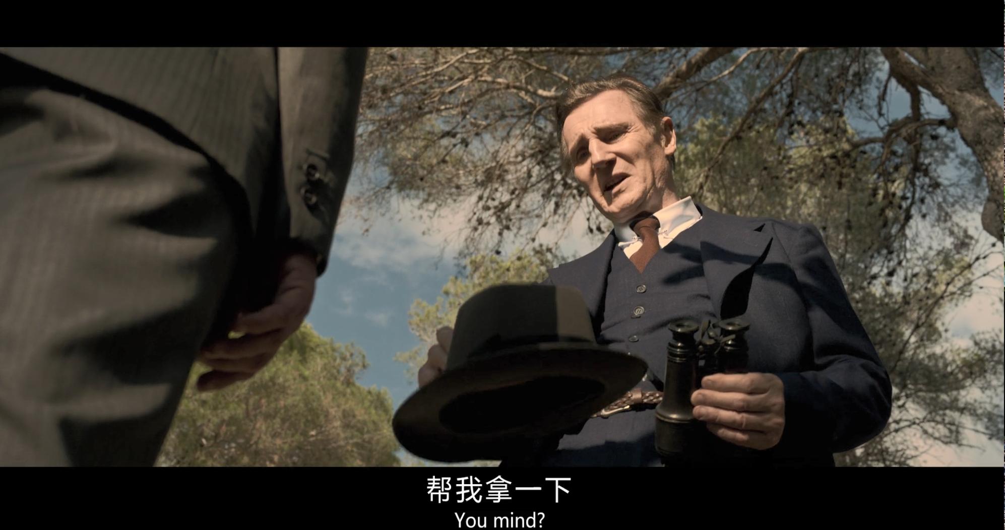 第72分钟，马洛溜进科巴塔俱乐部，顺手穿上了一件风衣