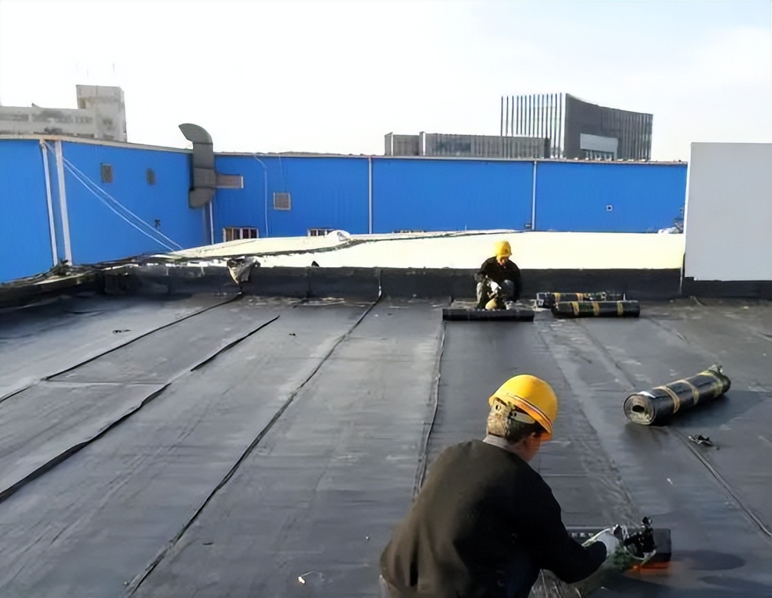 购买的二手房楼顶漏水自己维修吗,楼顶漏水小区没有业委会怎么维修