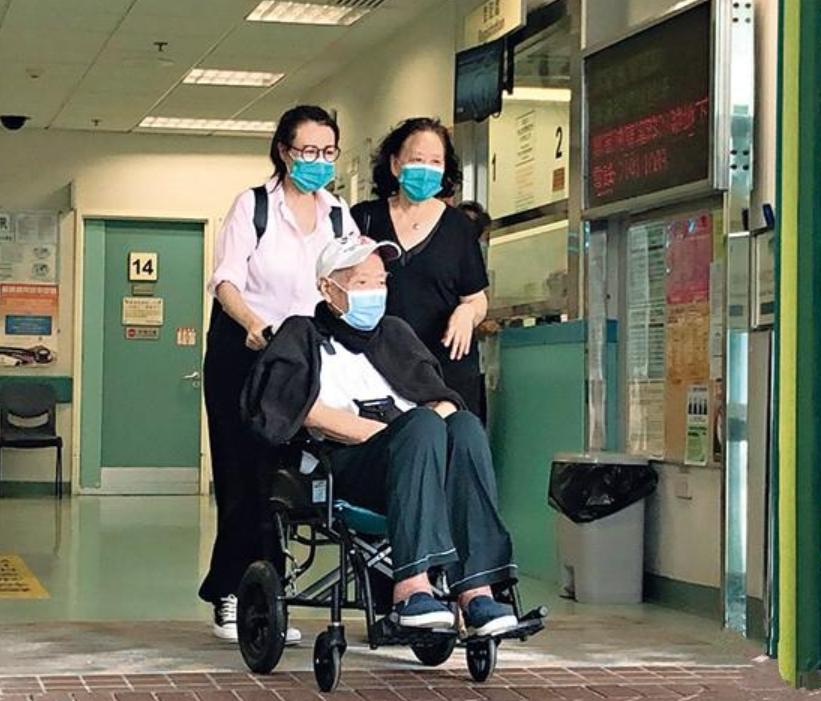 她7岁从天津到香港，是TVB“*用御***妇情**”，有小鲜肉追钱都花给父母