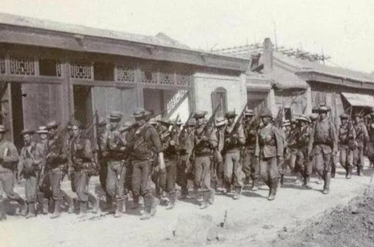 慈禧太后出逃日本照片,慈禧出逃故宫照片