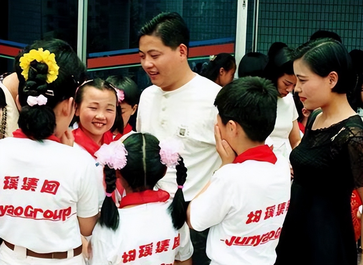 温商王均瑶近况,浙商传奇王均瑶