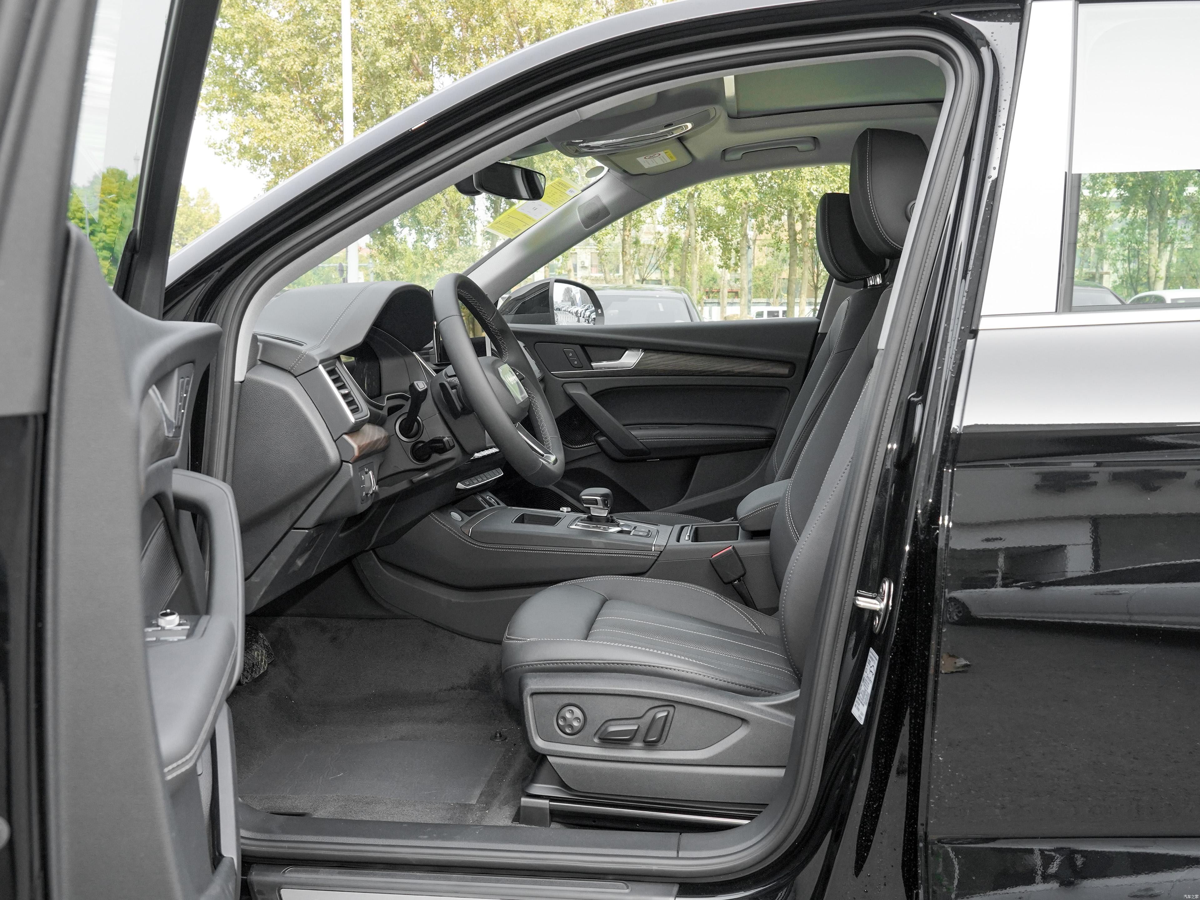 2022款奥迪q5l45t豪华致雅型试驾,2022奥迪q5l45tfsi致雅型黑色