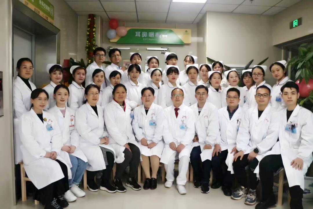 宝宝半夜突发耳痛警惕急性中耳炎,小孩半夜说耳朵疼是不是吓到了