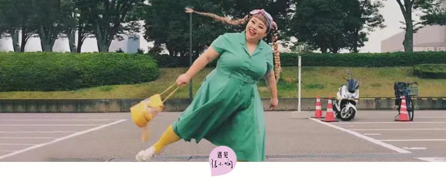 她自曝被要求“瘦到100斤才拥抱”？需要讨好的爱，当然不要