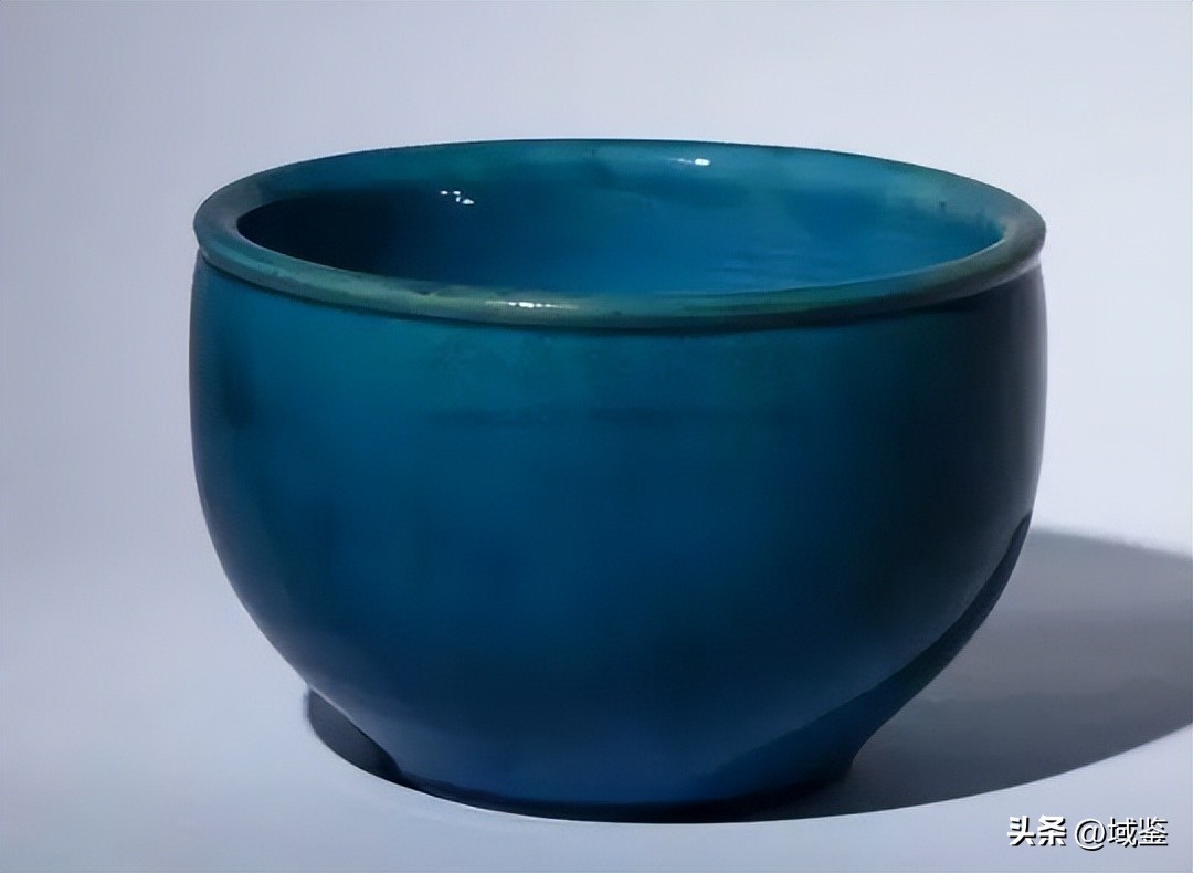 明清孔雀蓝釉仰莲纹执壶,明清翠青釉官窑瓷器鉴赏