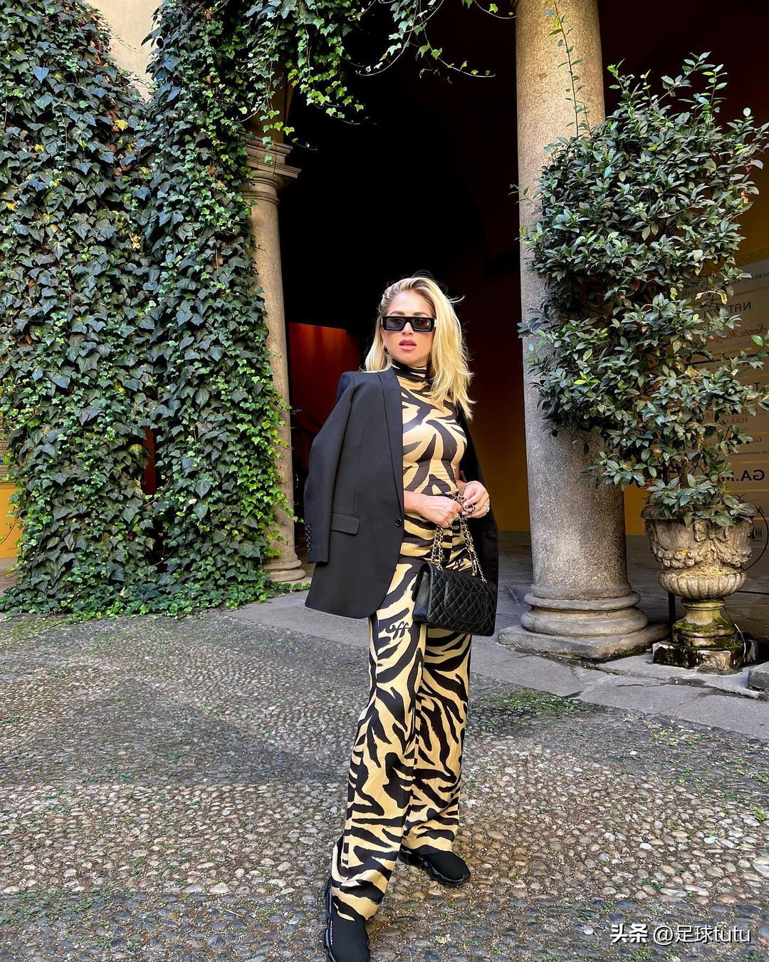 小学生才做选择下一句,小孩才做选择成年人全都要