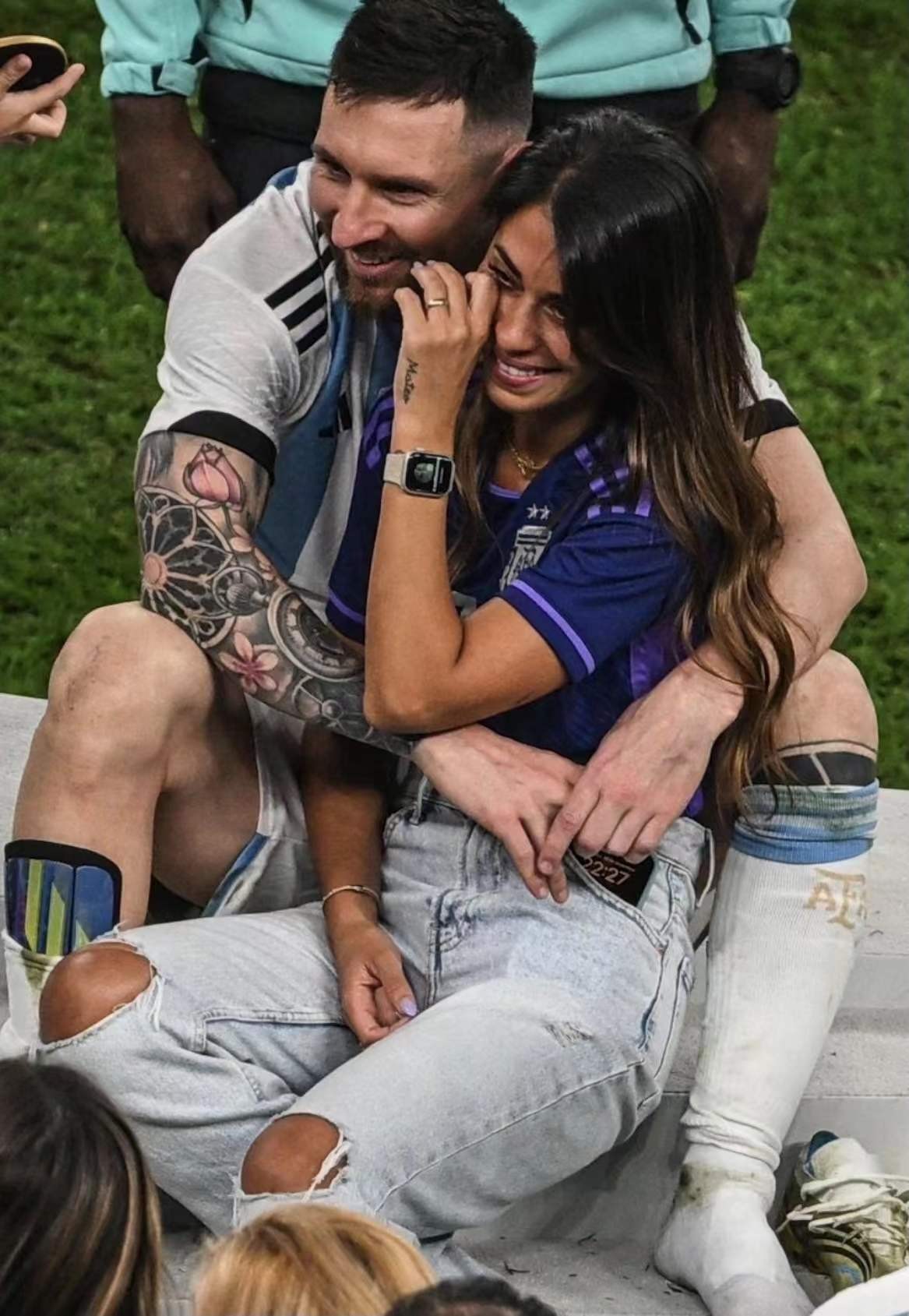 梅西世界杯夺冠亲吻安东内拉,梅西夺冠亲吻妻子