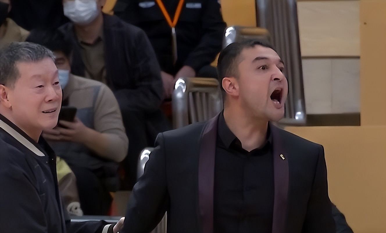 西热力江场边骂裁判原视频,许钟豪犯规裁判