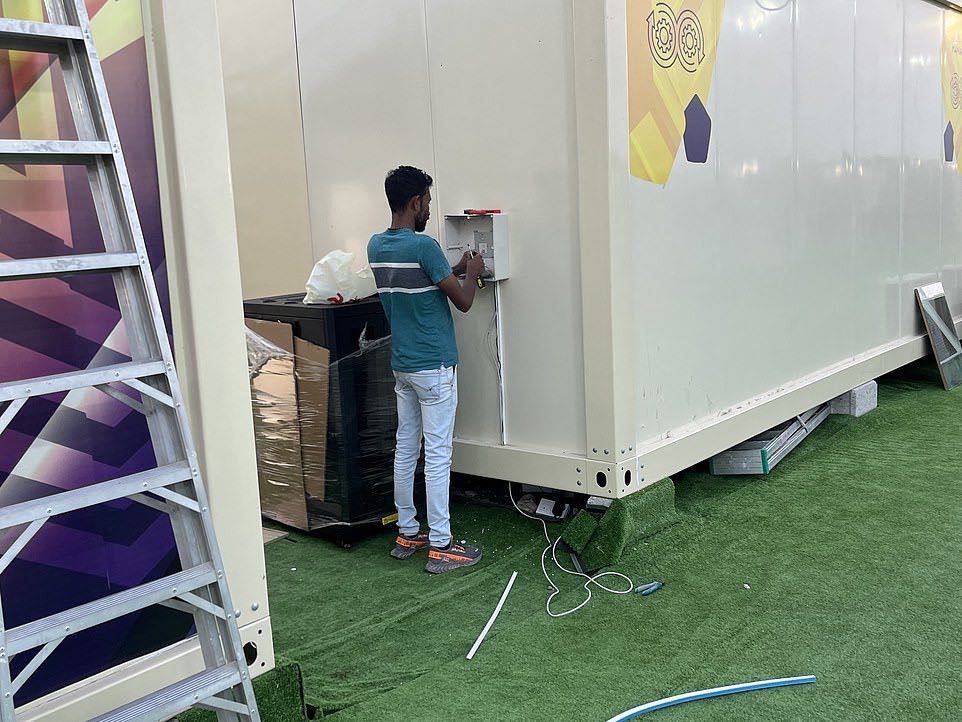 卡塔尔世界杯集装箱房,世界杯球迷暴怒