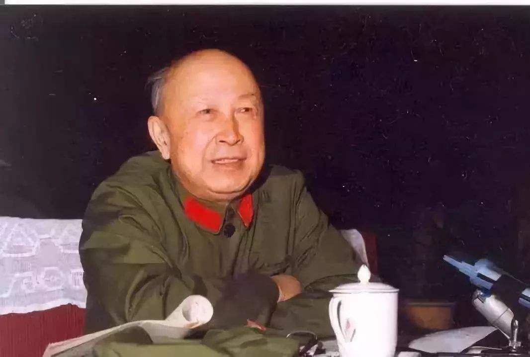 与牛顿爱因斯坦齐名的中国科学家,霍金牛顿爱因斯坦谁最厉害