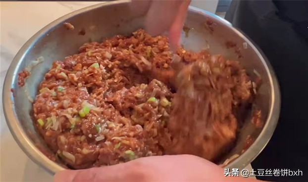 黄磊做包子的视频,做叉烧肉包子视频全教程