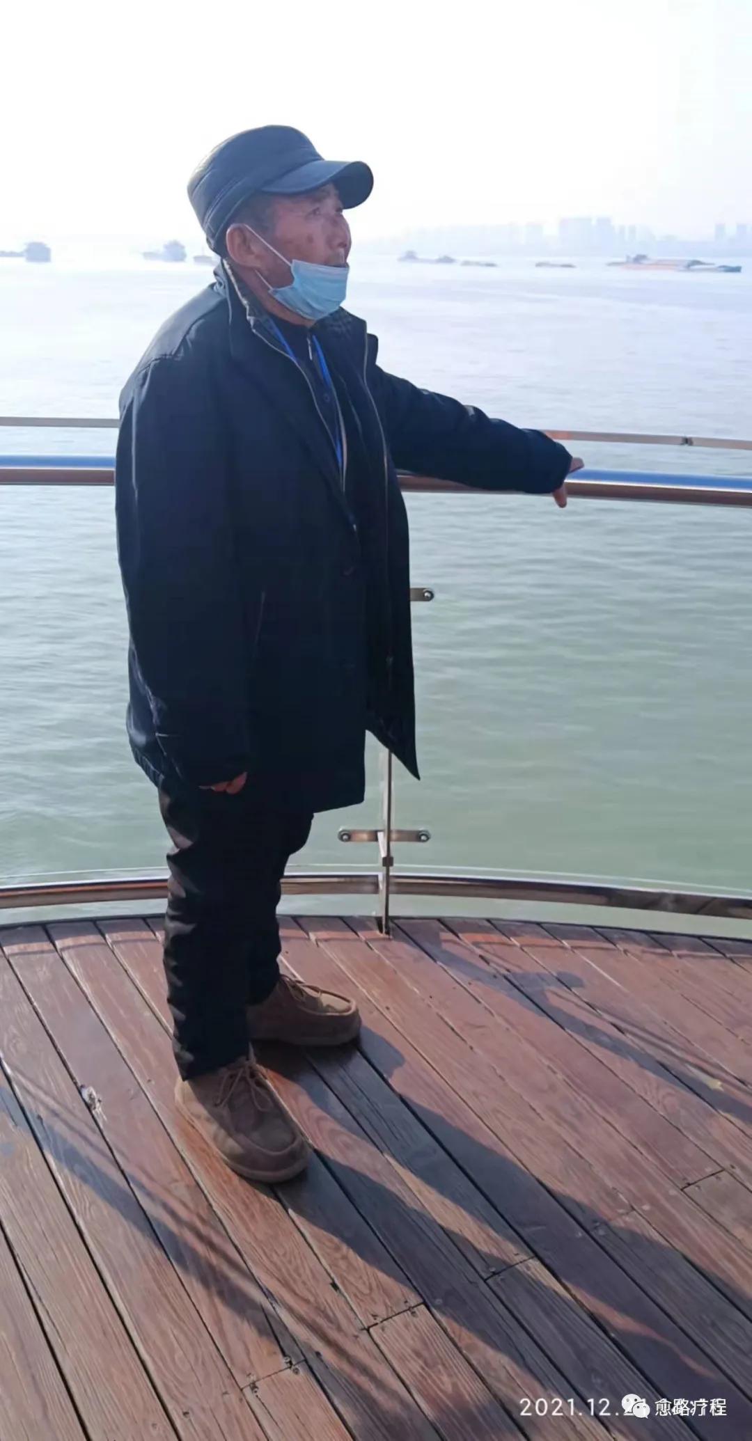 生活散记｜陪老父坐游轮指点无为人的江山：大江两岸都有我的房子