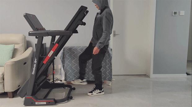 大体重跑步机需要穿护膝吗,跑步机入门使用