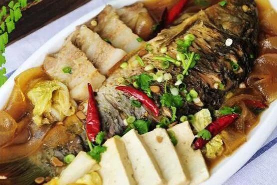 为啥哈尔滨得莫利炖鱼如今“门庭冷落”？辞职厨师:3个缺陷已证实