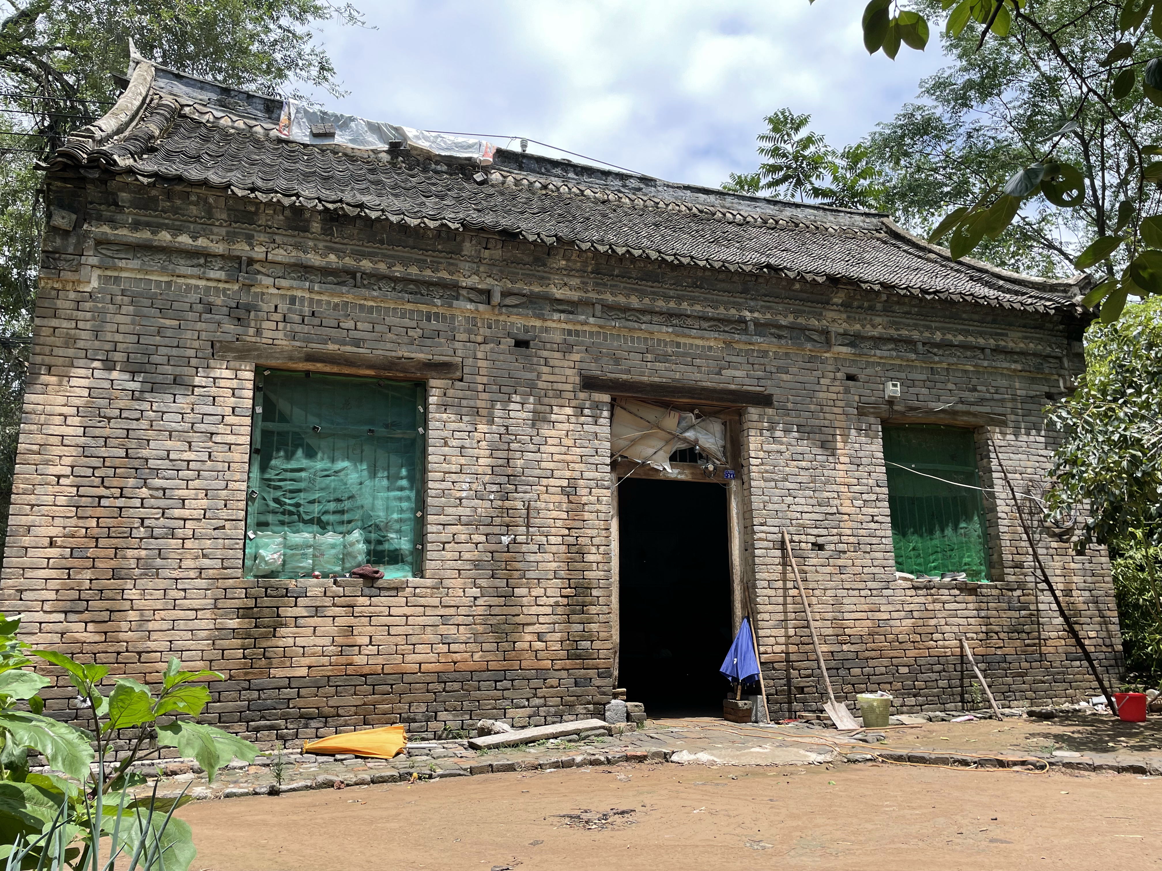 “杀人犯”谢哲海洗冤录:自称因凑热闹被控“强奸未遂后杀人”,服刑22年,出狱后仍在喊冤,靠打零工为生