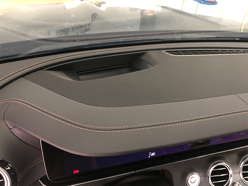 新款奔驰e300l有没有抬头显示,奔驰hud抬头显示能调节高低么