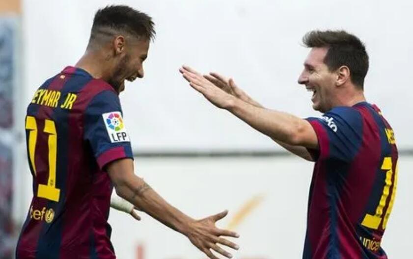 又一张彰显球王风范的好照片诞生了！比那张“君临天下”更霸气