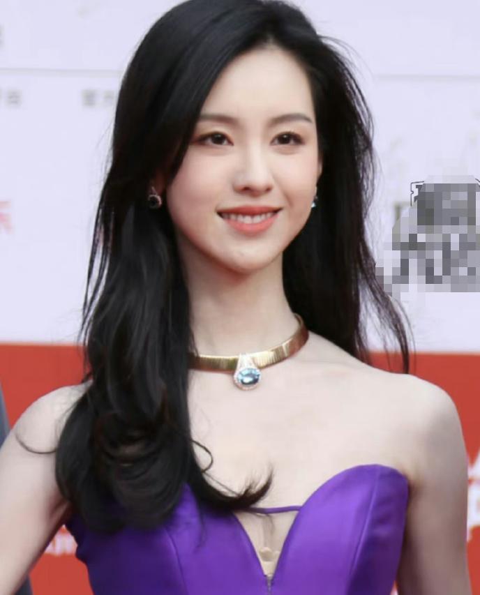 胡先煦张子枫赵小棠演的电影,北影节开幕式红毯陈都灵