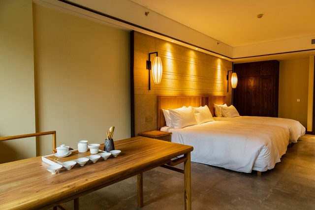 那天下午六点钟，中专时的同学发微信让我安排住宿，我选择了拉黑