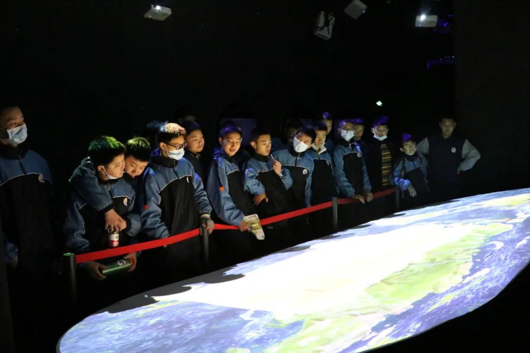 干细胞的生命守护之旅！长郡学子打卡中南源品干细胞科技园