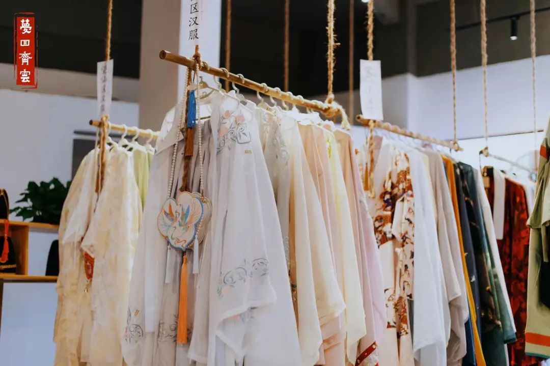 安徽齐云山江浙沪2-3天短途旅游,安徽齐云山沉浸式复古游