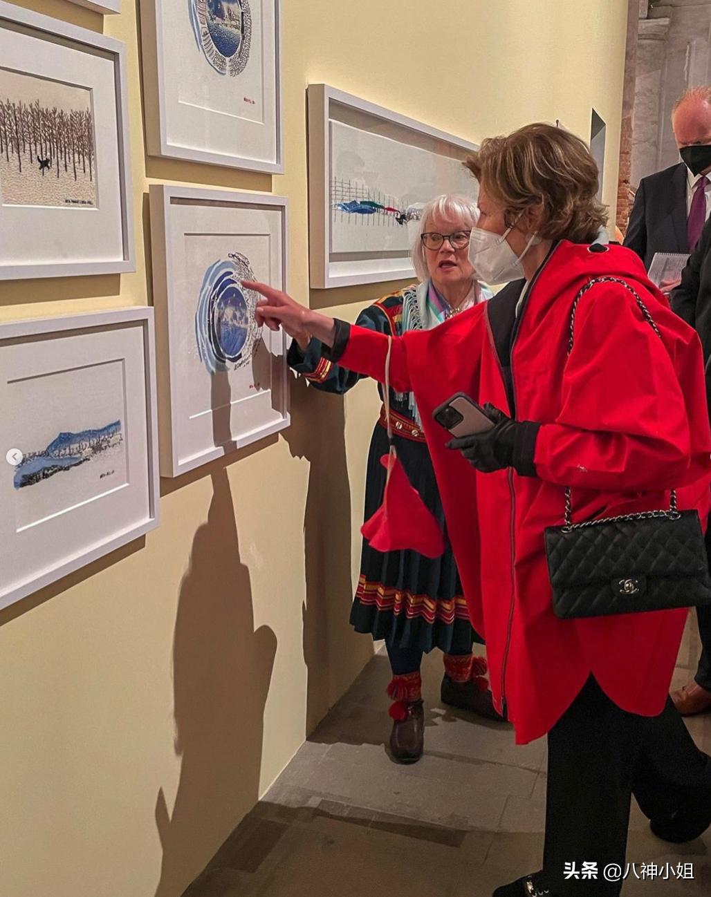 85岁平民王后替夫出席公务，大牌不断，婚姻竟然是欧洲最美满的？