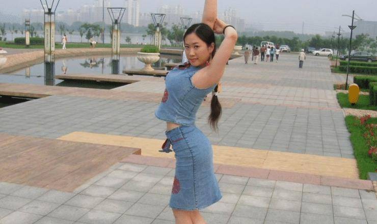 21年前芙蓉姐姐举止夸张被指低俗,曾扬言嫁给王宝强,如今怎样了