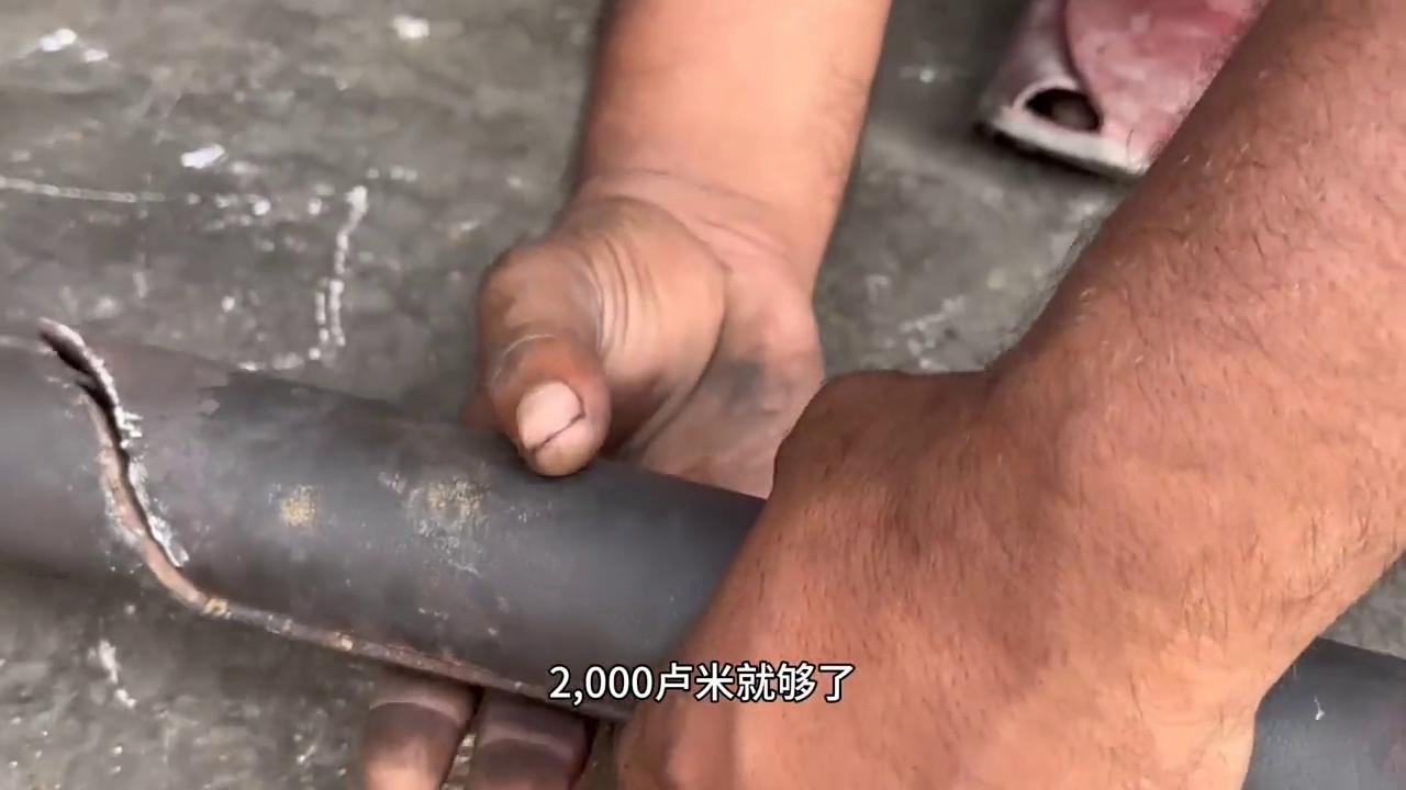 巴铁师傅三颗铆钉修复断裂的卡车半轴#专业的事交给专业的人