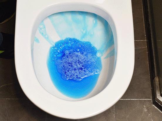 马桶内的黄色污垢怎么去除,马桶里面的黄色污垢怎么去除