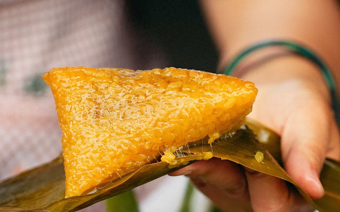 日本网红中国人吃粽子,中国人吃粽子有1600多年了吗