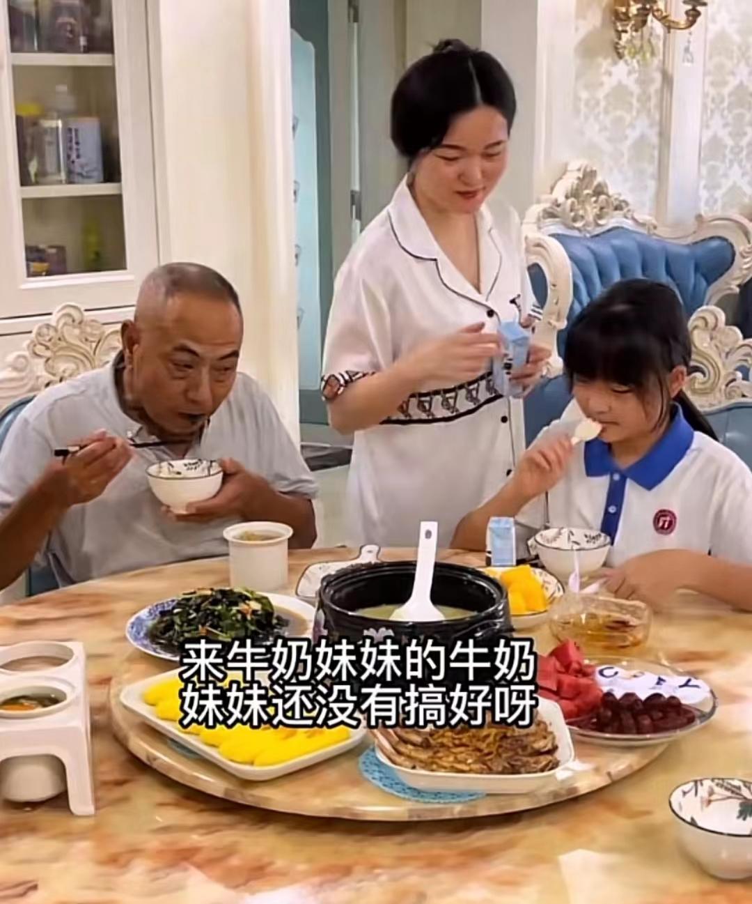 蓉蓉妈妈做早餐,蓉妈做午饭