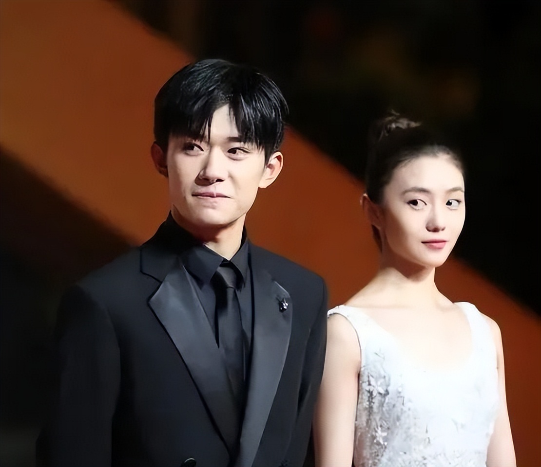 易烊千玺的雨中告白刘浩存的视频,易烊千玺刘浩存合照什么梗